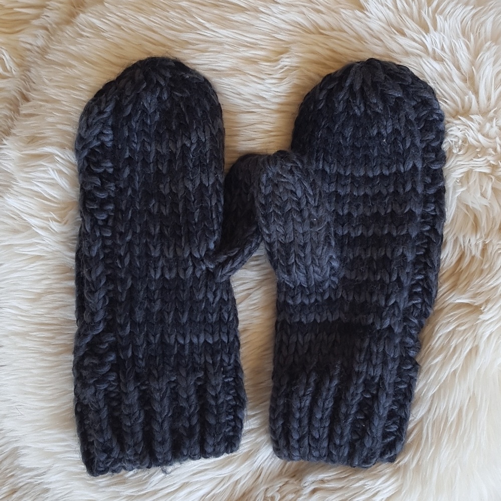 Topshop Cable Knit Mittens